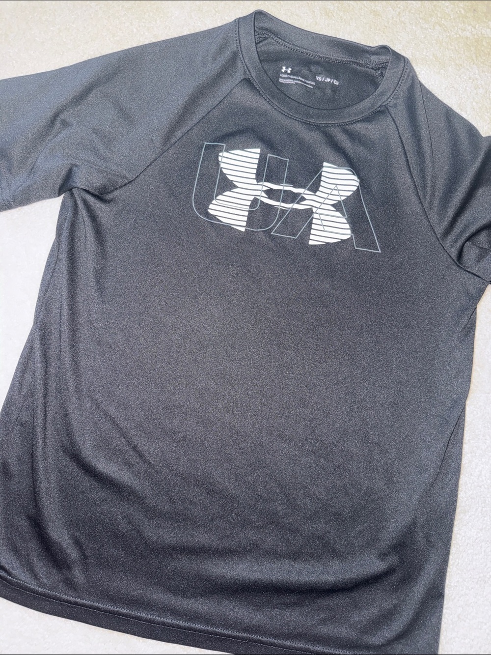 Boys under armour short sleeve shirt